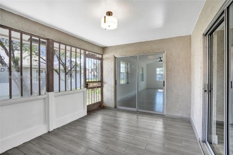 House in West Palm Beach, Florida 2 bedrooms, 153.57 sq.m. № 2066506 - photo 29