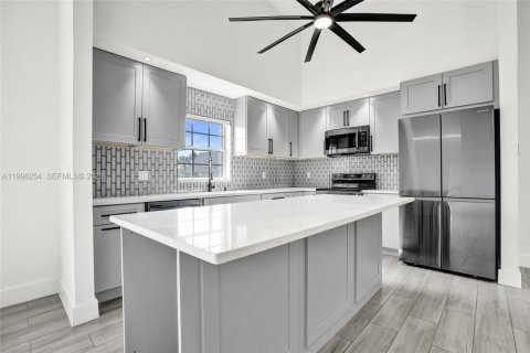 House in West Palm Beach, Florida 2 bedrooms, 153.57 sq.m. № 2066506 - photo 15