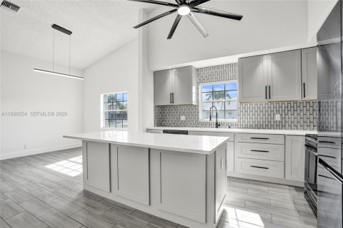 House in West Palm Beach, Florida 2 bedrooms, 153.57 sq.m. № 2066506 - photo 16