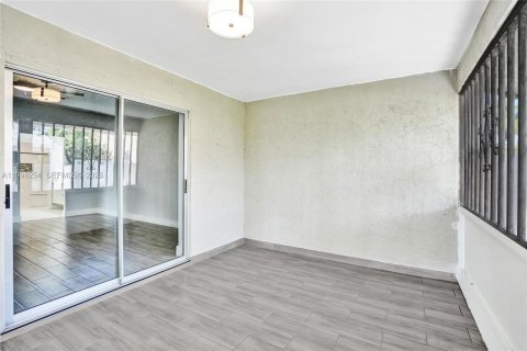 House in West Palm Beach, Florida 2 bedrooms, 153.57 sq.m. № 2066506 - photo 27