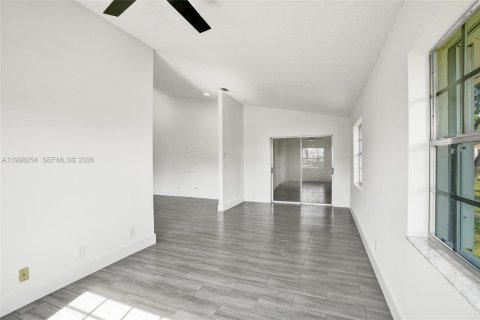 House in West Palm Beach, Florida 2 bedrooms, 153.57 sq.m. № 2066506 - photo 23