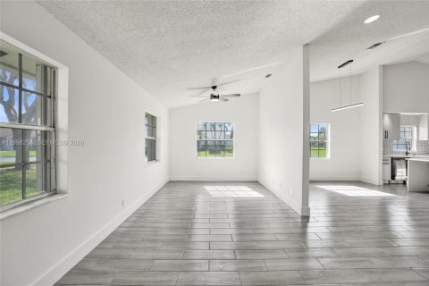 House in West Palm Beach, Florida 2 bedrooms, 153.57 sq.m. № 2066506 - photo 21