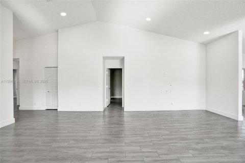 House in West Palm Beach, Florida 2 bedrooms, 153.57 sq.m. № 2066506 - photo 12