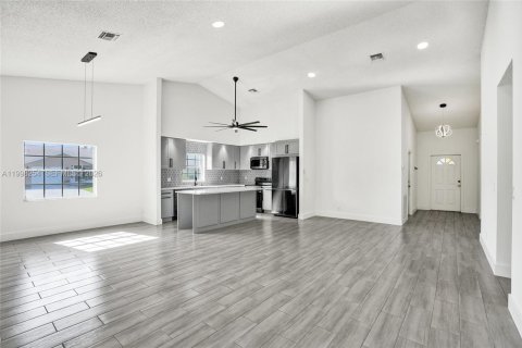 House in West Palm Beach, Florida 2 bedrooms, 153.57 sq.m. № 2066506 - photo 6