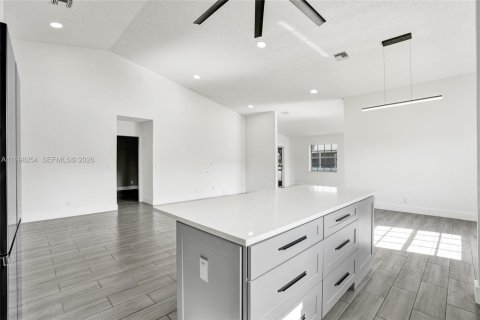 House in West Palm Beach, Florida 2 bedrooms, 153.57 sq.m. № 2066506 - photo 17