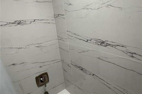 Купить кондоминиум в Помпано-Бич, Флорида 4 комнаты, 102.19м2, № 2173989 - фото 28