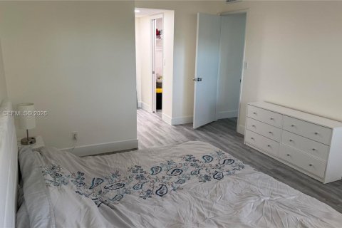 Купить кондоминиум в Помпано-Бич, Флорида 4 комнаты, 102.19м2, № 2173989 - фото 18