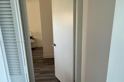 Купить кондоминиум в Помпано-Бич, Флорида 4 комнаты, 102.19м2, № 2173989 - фото 15