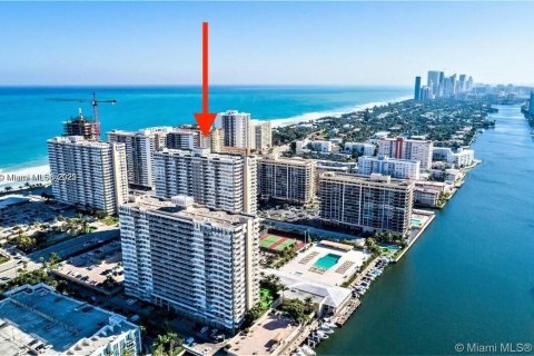 Copropriété à louer à Hallandale Beach, Floride: 1 chambre, 80.82 m2 № 1975376 - photo 16
