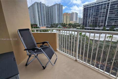 Copropriété à louer à Hallandale Beach, Floride: 1 chambre, 80.82 m2 № 1975376 - photo 10