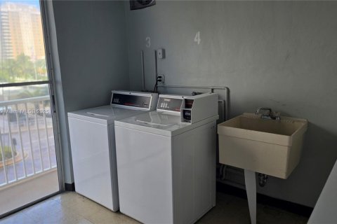 Copropriété à louer à Hallandale Beach, Floride: 1 chambre, 80.82 m2 № 1975376 - photo 7