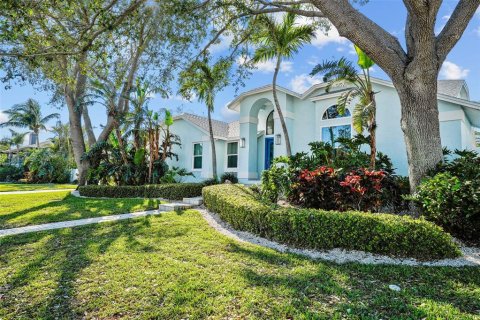 Casa en venta en Tierra Verde, Florida, 4 dormitorios, 215.81 m2 № 1556520 - foto 1