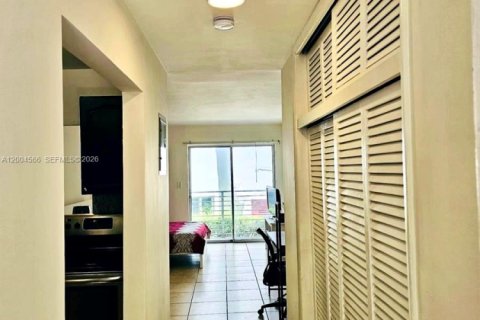 Condominio en alquiler en Miami Beach, Florida, 34.37 m2 № 2075420 - foto 5