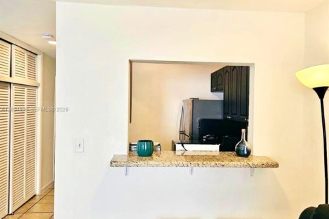 Condominio en alquiler en Miami Beach, Florida, 34.37 m2 № 2075420 - foto 9