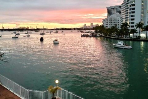 Condominio en alquiler en Miami Beach, Florida, 34.37 m2 № 2075420 - foto 3