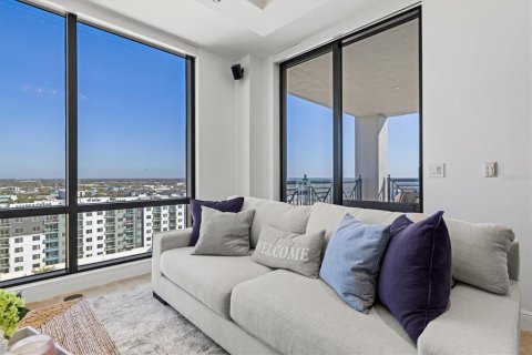 Condo in Sarasota, Florida, 2 bedrooms  № 2103354 - photo 9