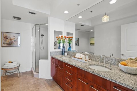 Condo in Sarasota, Florida, 2 bedrooms  № 2103354 - photo 19