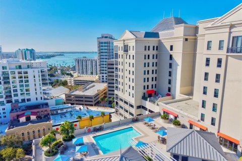 Condo in Sarasota, Florida, 2 bedrooms  № 2103354 - photo 2