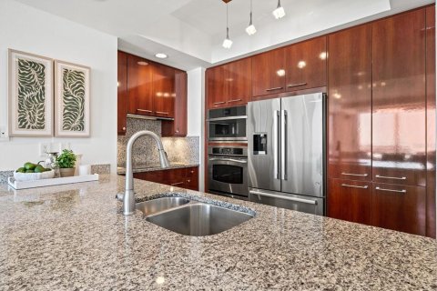 Condo in Sarasota, Florida, 2 bedrooms  № 2103354 - photo 13
