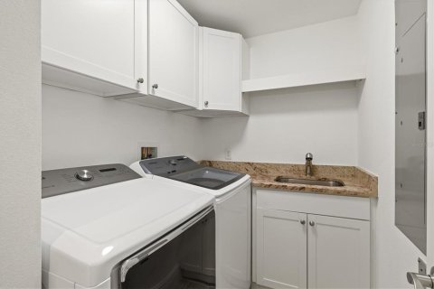 Condo in Sarasota, Florida, 2 bedrooms  № 2103354 - photo 26