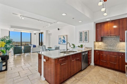 Condo in Sarasota, Florida, 2 bedrooms  № 2103354 - photo 10