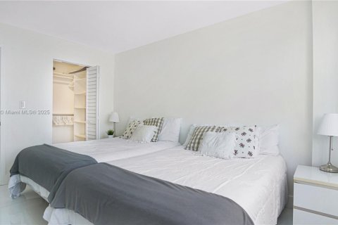 Condominio en alquiler en Miami, Florida, 2 dormitorios, 98.94 m2 № 1939383 - foto 9
