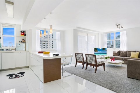 Condominio en alquiler en Miami, Florida, 2 dormitorios, 98.94 m2 № 1939383 - foto 14