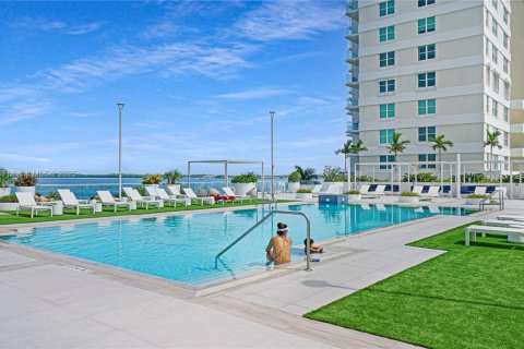 Condominio en alquiler en Miami, Florida, 2 dormitorios, 98.94 m2 № 1939383 - foto 28