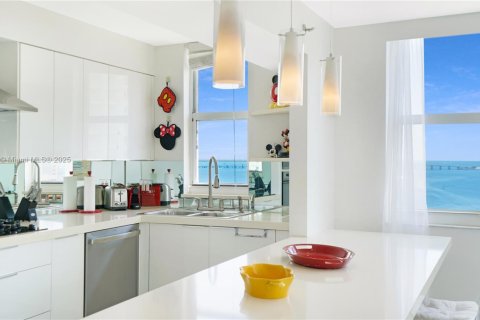 Condominio en alquiler en Miami, Florida, 2 dormitorios, 98.94 m2 № 1939383 - foto 20