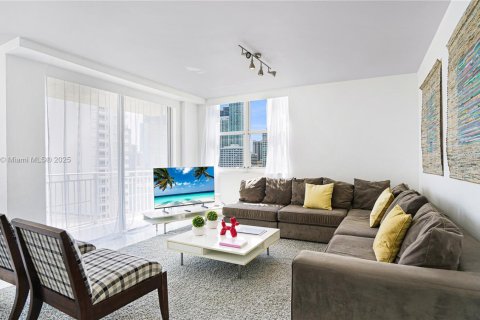 Condominio en alquiler en Miami, Florida, 2 dormitorios, 98.94 m2 № 1939383 - foto 15
