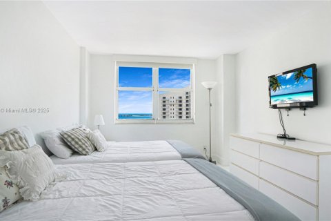 Condominio en alquiler en Miami, Florida, 2 dormitorios, 98.94 m2 № 1939383 - foto 6