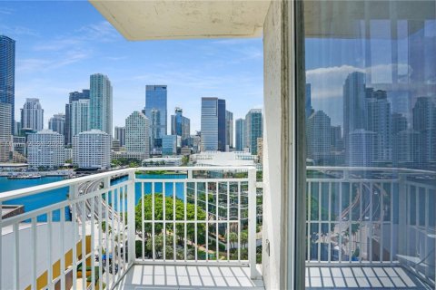 Condominio en alquiler en Miami, Florida, 2 dormitorios, 98.94 m2 № 1939383 - foto 1