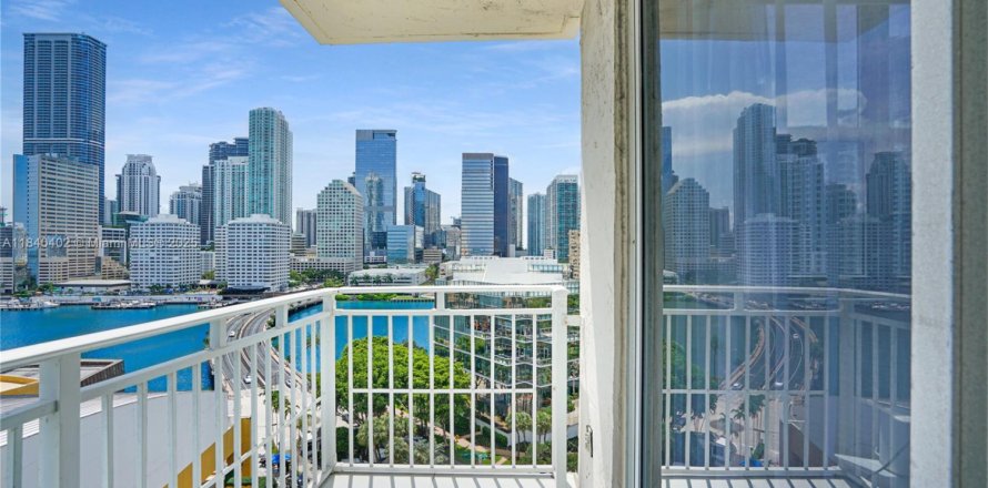 Condominio en Miami, Florida, 2 dormitorios № 1939383