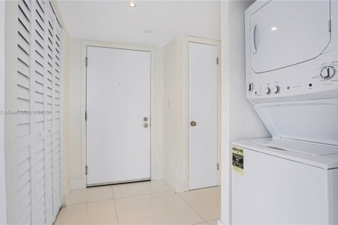 Condominio en alquiler en Miami, Florida, 2 dormitorios, 98.94 m2 № 1939383 - foto 12