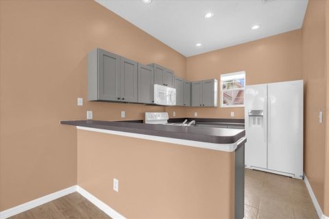 Townhouse in Davenport, Florida 4 bedrooms, 163.69 sq.m. № 1819123 - photo 8