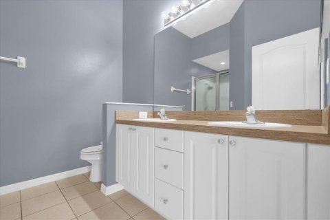 Townhouse in Davenport, Florida 4 bedrooms, 163.69 sq.m. № 1819123 - photo 19