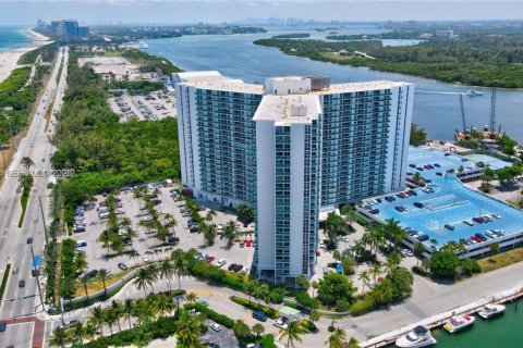 Copropriété à vendre à Sunny Isles Beach, Floride: 2 chambres, 123.65 m2 № 2069616 - photo 3