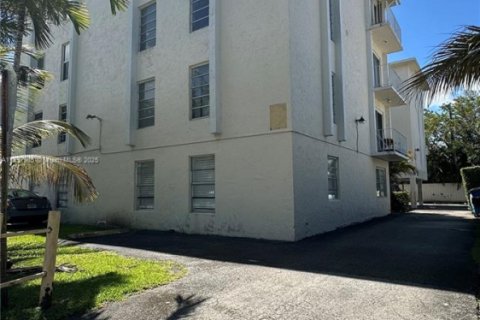 Copropriété à vendre à Miami, Floride: 2 chambres, 71.53 m2 № 1960594 - photo 1
