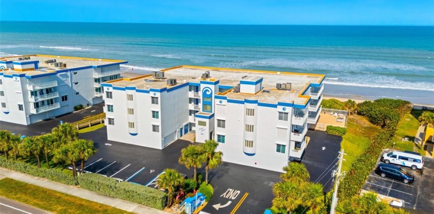 Condo in Indian Harbour Beach, Florida, 3 bedrooms № 1614959