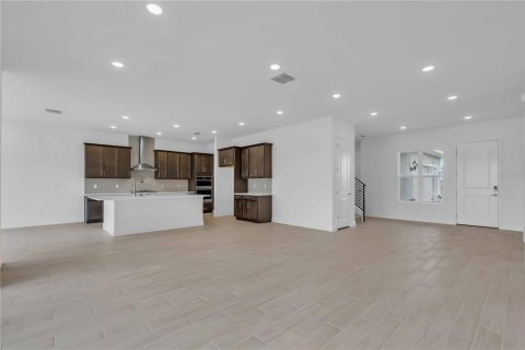 Casa en venta en Zephyrhills, Florida, 4 dormitorios, 293.76 m2 № 1917923 - foto 4
