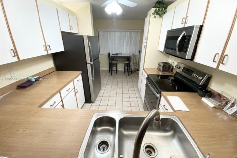 Condominio en venta en Tamarac, Florida, 2 dormitorios, 114.08 m2 № 1943369 - foto 11