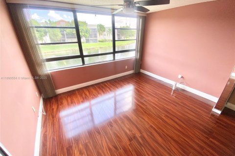 Condominio en venta en Tamarac, Florida, 2 dormitorios, 114.08 m2 № 1943369 - foto 12
