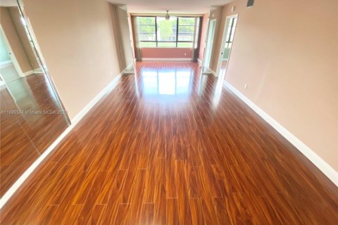Condominio en venta en Tamarac, Florida, 2 dormitorios, 114.08 m2 № 1943369 - foto 5