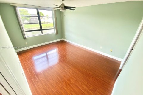 Condominio en venta en Tamarac, Florida, 2 dormitorios, 114.08 m2 № 1943369 - foto 17