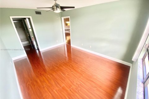 Condominio en venta en Tamarac, Florida, 2 dormitorios, 114.08 m2 № 1943369 - foto 15