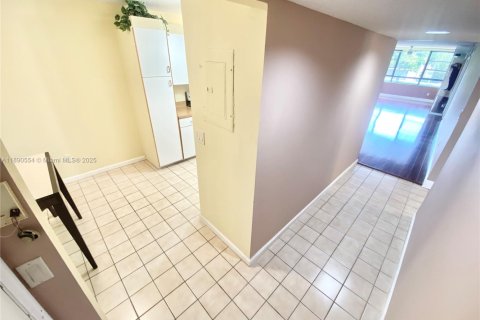 Condominio en venta en Tamarac, Florida, 2 dormitorios, 114.08 m2 № 1943369 - foto 8