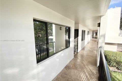 Condominio en venta en Tamarac, Florida, 2 dormitorios, 114.08 m2 № 1943369 - foto 7