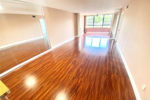 Condominio en venta en Tamarac, Florida, 2 dormitorios, 114.08 m2 № 1943369 - foto 4