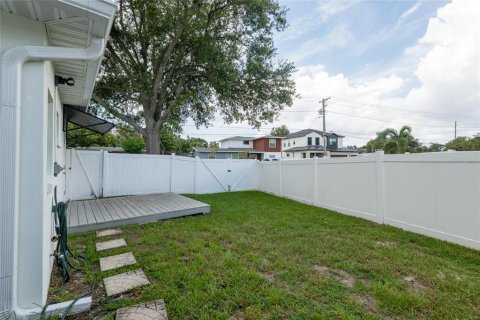 House in Tampa, Florida 3 bedrooms, 137.87 sq.m. № 1869150 - photo 25