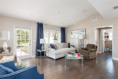 House in Tampa, Florida 3 bedrooms, 137.87 sq.m. № 1869150 - photo 4